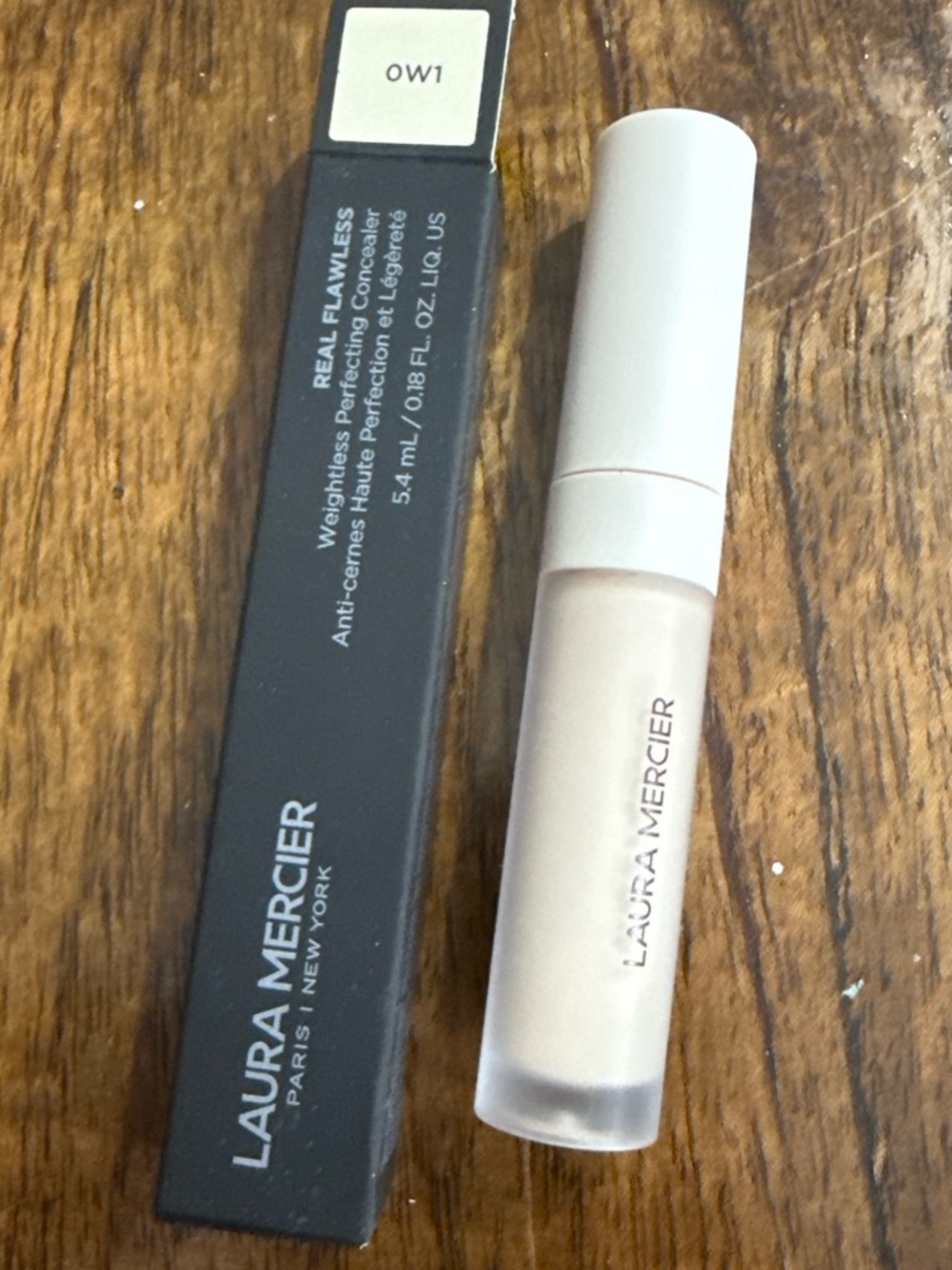 laura mercier Real Flawless Weightless Perfecting Concealer - OW1 Pale
